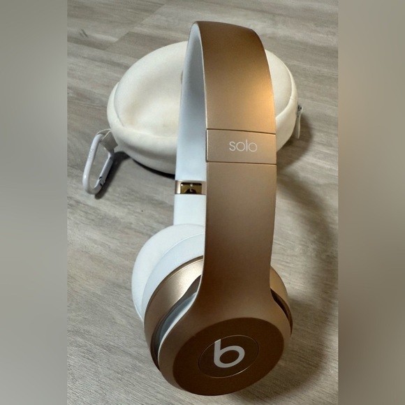 Beats by Dr. Dre Solo³ Wireless Headphones gold - Picture 1 of 16
